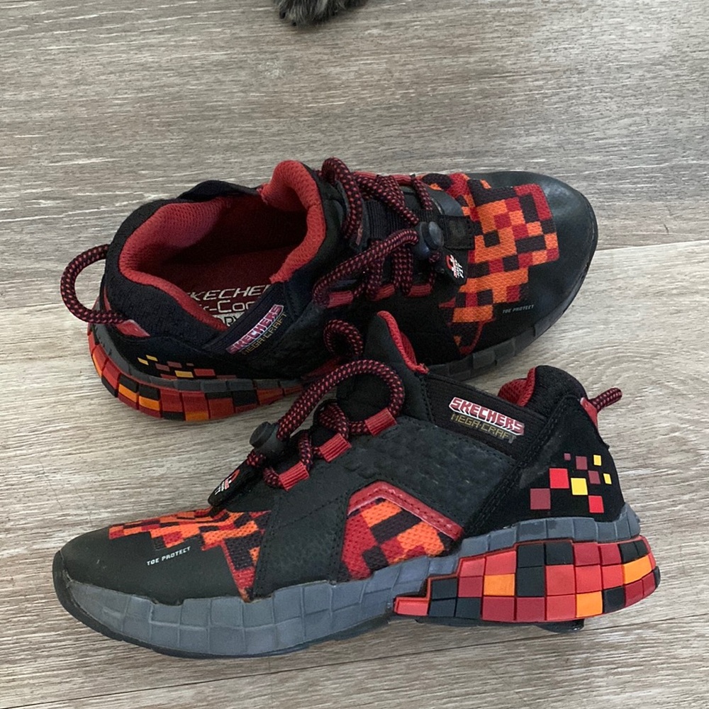 Skechers Minecraft boys, boys size 2 tennis shoes/ sneakers